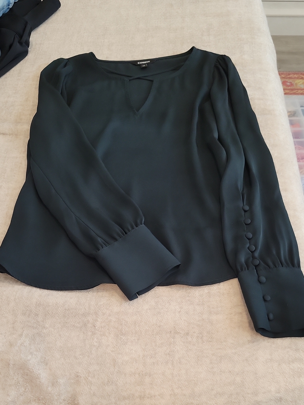 Express: Used Top, Green, XXS, Button Sleeves, Neckline Detail